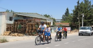 (Özel Haber) Bisiklet Gezginleri Engelli Bireyler İçin Pedal Çeviriyor