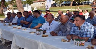 Başkan Sarıkurttan Sarılar Mahallesine Teşekkür Plaketi