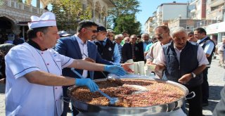 Turhalda Aşure Dağıtıldı