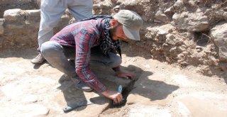 (Özel Haber) Bitlis Kalesinde Osmanlı Dönemine Ait Mezar Bulundu