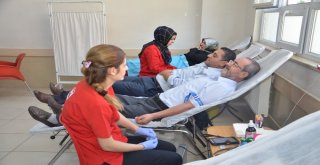 Öğretmenler Ve Velilerden Kan Bağışı