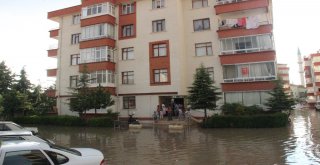 Suda Mahsur Kalan Minibüse İlginç Kurtarma