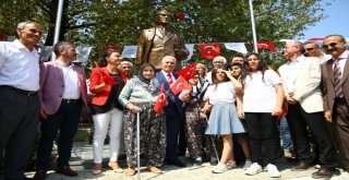 Nilüfer Belediyesinden Yaylacık Mahallesine Atatürk Heykeli