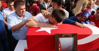 Şehit Anne Ve Oğluna Gözü Yaşlı Veda