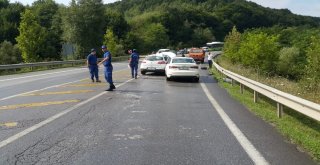 İzmit-Kandıra Yolunda İki Otomobil Çarpıştı: 3 Yaralı