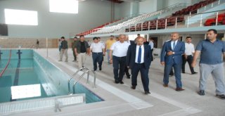 Vali Ustaoğlu Yarı Olimpik Yüzme Havuzunda İncelemelerde Bulundu