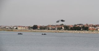 Beyşehir Gölünde Paraşütle Nefes Kesen Eğitim Tatbikatı