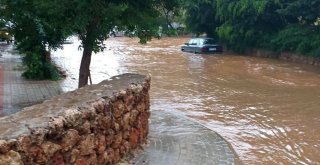 Alanya Yağmura Hazırlıksız Yakalandı