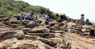 (Özel) Aigaide Zeus Sunağının İzleri Aranıyor