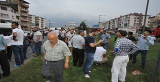 Gözlüğü Ve Şapkası Otomobilin Camına Yapıştı