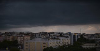İstanbulu Kara Bulutlar Sardı