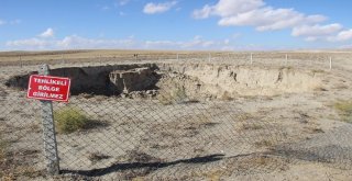 Obruk Sayısı Artıyor, Çevrede Hayat Devam Ediyor