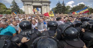 Moldovada Sağcı Ve Solcu Gruplar Arasında Çatışma