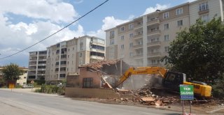 Bursada Trafik Akışını Olumsuz Etkileyen Binalar Yıkılıyor