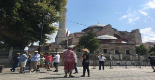 İstanbul Tatiliyle Ödüllendirilen Hintli Çalışanlar Tarihi Yarımadaya Akın Etti