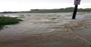 Ergeneyi Şiddetli Yağış Vurdu