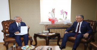 Başkan Başsoydan Rektör Akın Levente  Hayırlı Olsun Ziyareti