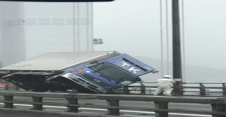 Jebi Tayfunu Hayatı Felç Etti