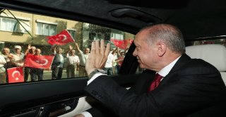 Cumhurbaşkanı Recep Tayyip Erdoğan, Tbmmden Ayrılarak Anıtkabire Doğru Yola Çıktı.
