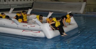 (Özel)Thy Kabin Memurlarına Havuzda Eğitim