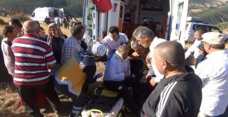 Piknik Yolunda Traktör Devrildi: 25 Yaralı