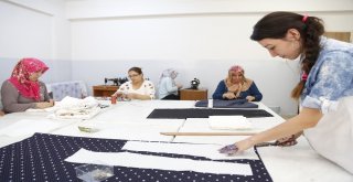 Şehitkamilli Kadınlar Kendi Elbiselerini Kendileri Dikiyor