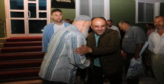 Başkan Özaltun, Akşam Mahalle Sakinleriyle Sabah Esnafla Bir Araya Geldi