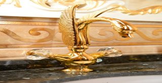 (Özel) Malatyada Altın Kaplamalı Apartman Görenleri Hayrete Düşürüyor