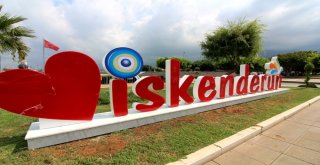 Sahile Nazar Boncuklu İskenderun Logosu