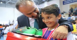 Bursa Büyükşehirin Okul Sporları Etkinliklerinde Ödül Heyecanı