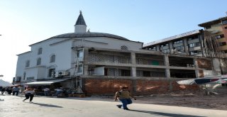 (Özel Haber)  Bahçelievlerde Bir Duvarı Olmayan Cami  Havadan Görüntülendi