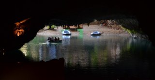 Altınbeşik Mağarası Ziyaretçilerini Büyülüyor