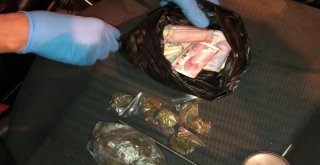 (Özel) Narkotik Polisinin Yakaladığı Araçta Ve Oda Spreyinden Uyuşturucu Çıktı