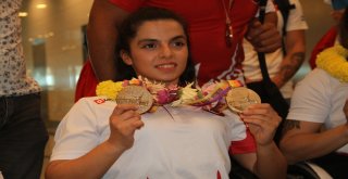 Avrupa Rekoru Kırarak Şampiyon Olan Engelli Sporcular Yurda Döndü