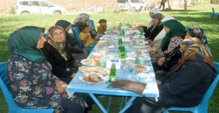 Özdemirden Hacı Adaylarına Yemek