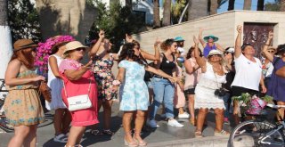 Süslü Kadınlar Turistlerin İlgi Odağı Oldu