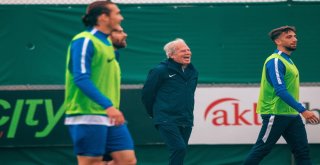 Mustafa Denizli: Futbolcularımın İsteğinden Son Derece Memnunum