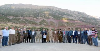 Vali Toprak, Irak Sınırındaki Köyleri Ziyaret Etti