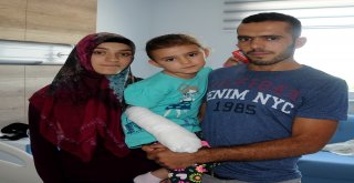 Küçük Zeynep Artık Parmaklarını Kullanabilecek