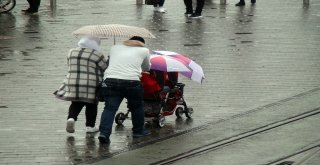 Kestane Karası Fırtınası İstanbulda Etkili Oluyor