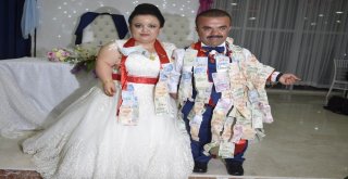 130 Santimlik Damat Ve Gelin Dünya Evine Girdi