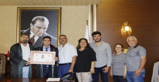 Stajını Tamamlayan Avukat Cübbe Giyip Yemin Etti