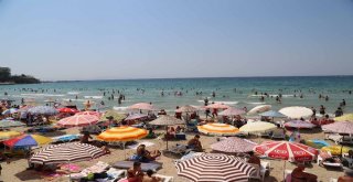 Sıcaktan Bunalanlar Plajlara, Su Parklarına Ve Milli Parka Koştu