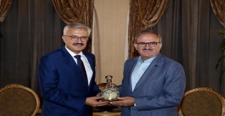 Cumhuriyet Başsavcısı Solmazdan Vali Karaloğluna Veda Ziyareti