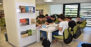 Gençlerin İsteği Üzerine 24 Saat Hizmet Veren Kütüphane