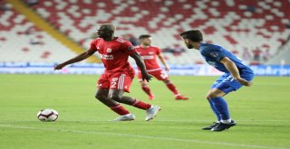 Spor Toto Süper Lig: Demir Grup Sivasspor: 0 - Kasımpaşa: 1 (İlk Yarı)