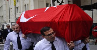 Fotoğraf Sanatçısı Ara Güler İçin Galatasaray Meydanında Tören