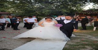 Sevgi Evinden Gelin Ve Damat Çıktılar