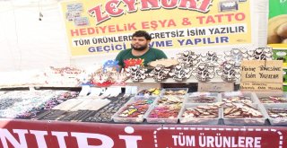 Usta Eller Pirinç Tanelerinde Hayat Buluyor