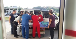 Acil Servis Önünde Araçta Doğum Yaptı